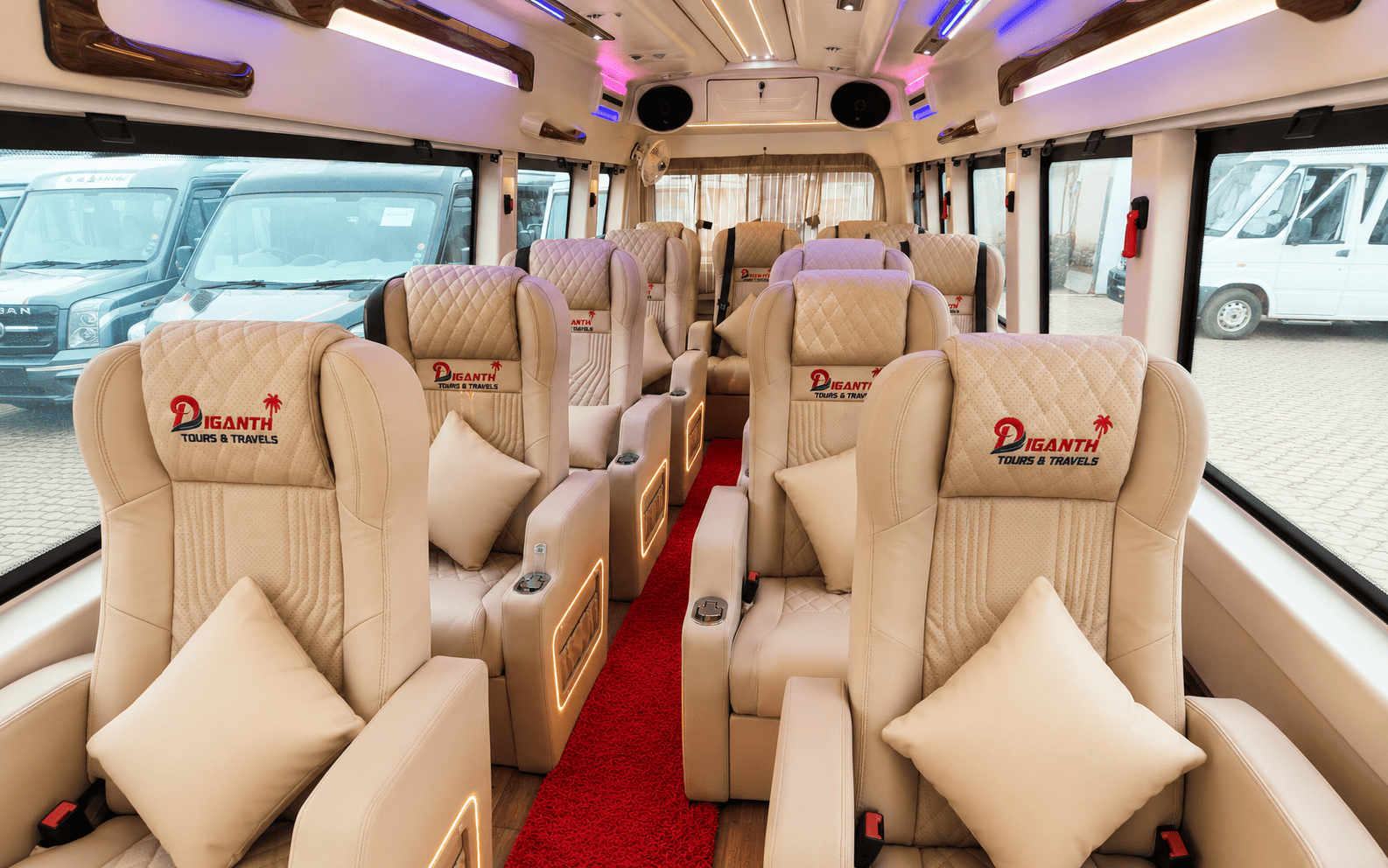 Tempo Traveller 11 Seats Luxury Maharaja 1+1 AC — image 5
